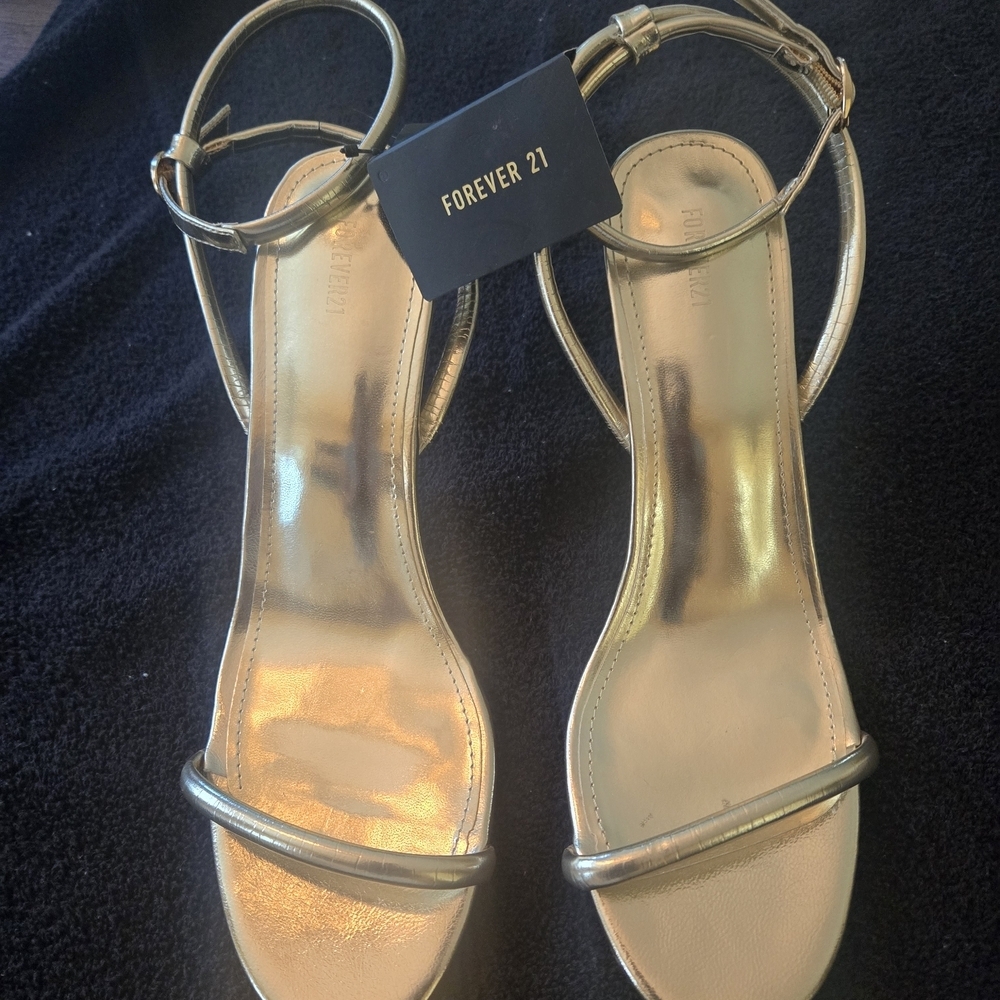 Forever 21 Gold Strappy Sandals NWT Size 41/10
